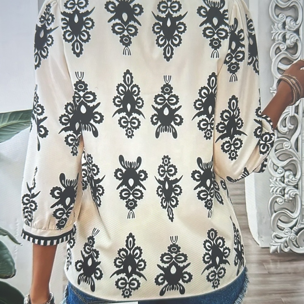 ❣️5 items for $25.00 
1 available Elegant Floral V Neck boho blouse - Picture 2 of 6